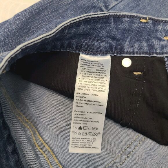 NWT Signature Levi Strauss Women’s Size W28x30L Flare High-Rise Light Wash Denim - Picture 5 of 11